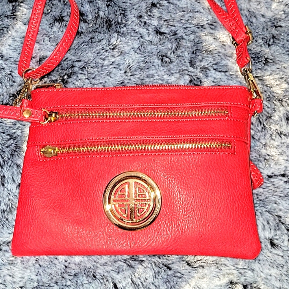 Red crossbody purse with lots of pockets.